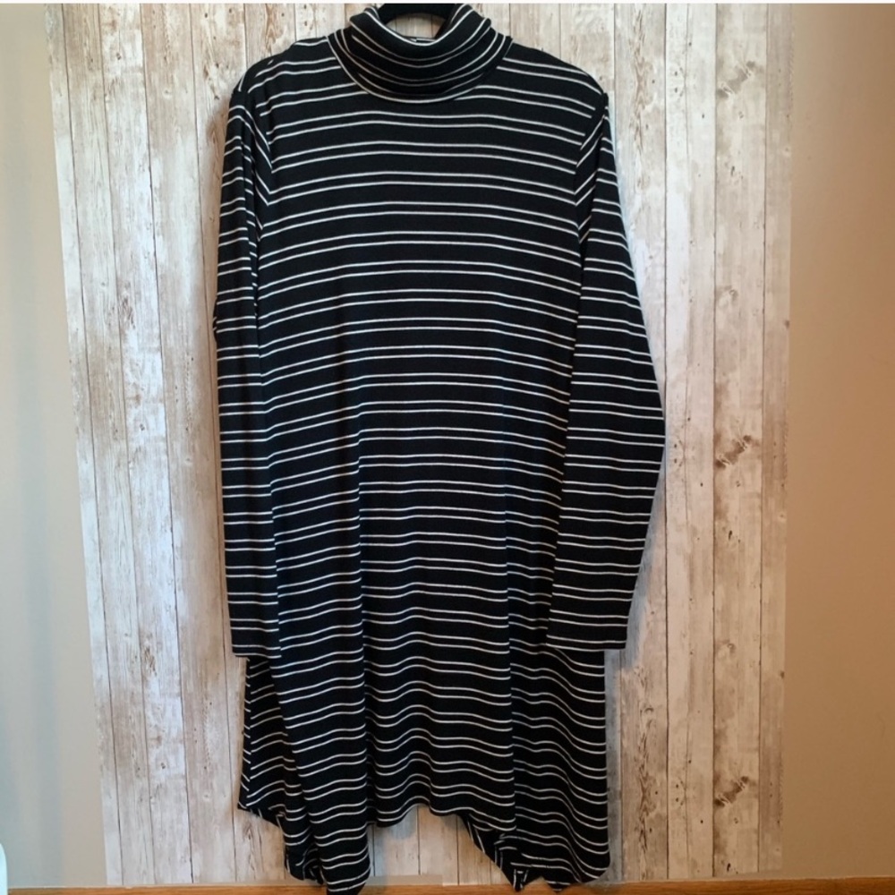 💗3 for $30💗 B&W Striped Turtleneck Sweater Dress